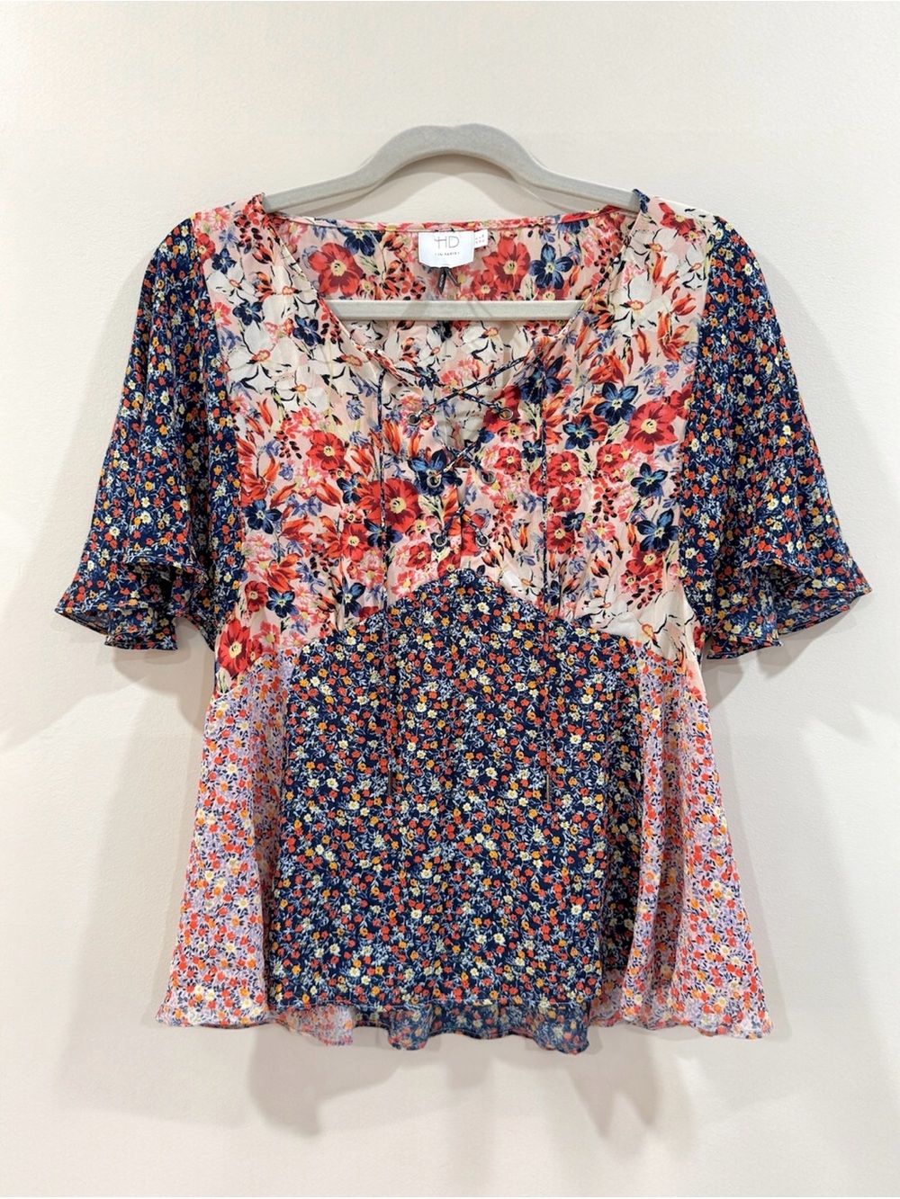 Anthropologie HD in Paris Cottage Lace-Up Floral Patchwork Flutter Sleeve Top/Sm